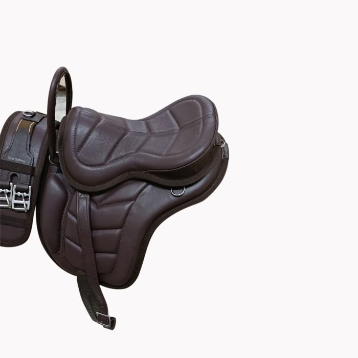 "Wholesale Freemax leather saddle with treeless design, providing superior comfort and support for equestrians in need of durable horse gear."