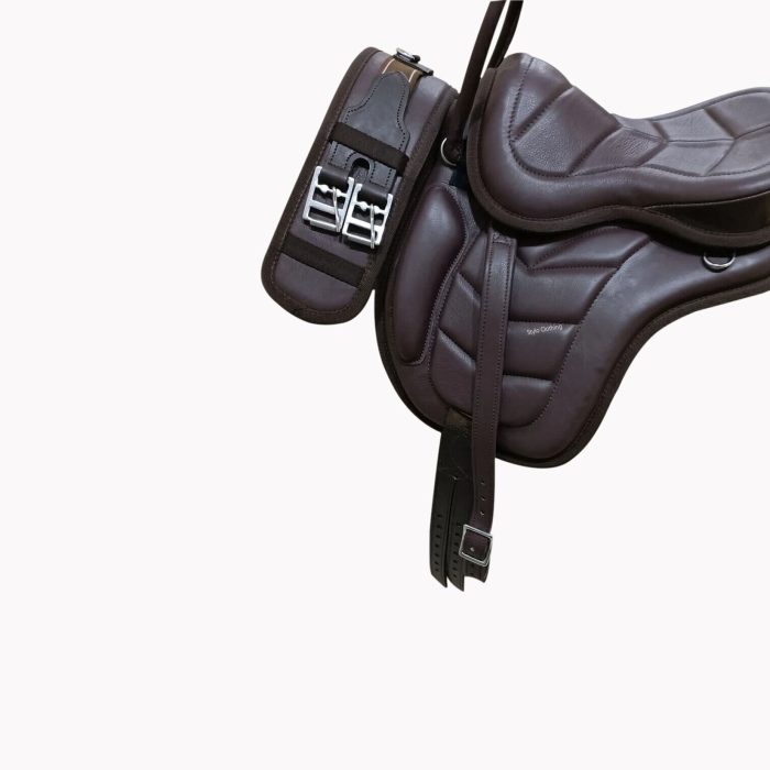 Top-grade Freemax leather saddle with treeless design, ideal for long rides, available for bulk wholesale orders for equestrian retailers