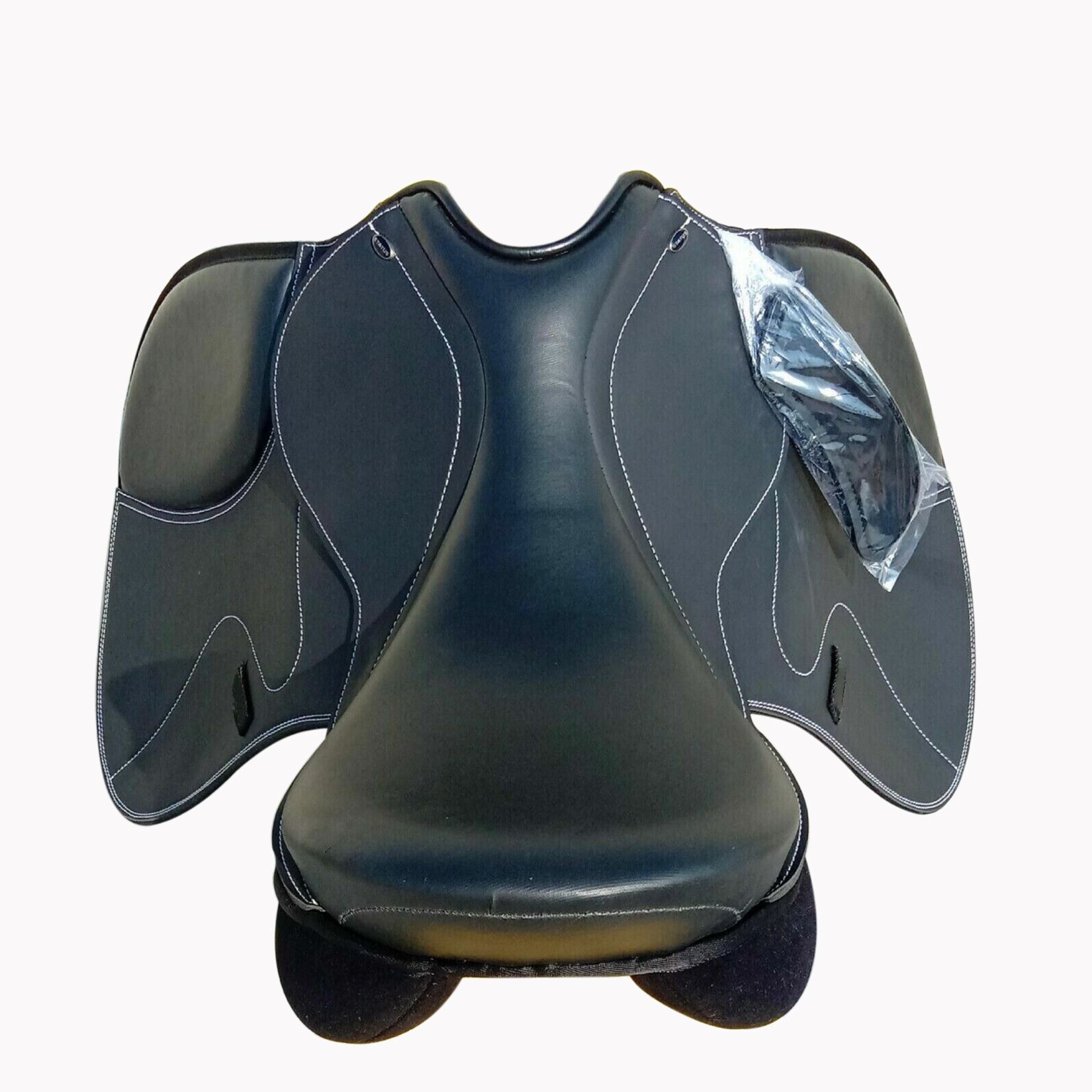 Lightweight, synthetic jumping horse saddle with a plastic tree, designed for performance and comfort, available for wholesale OEM customization